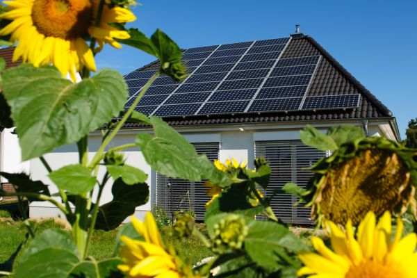 Energia Solar Invisível: Painéis Integrados em Telhados e Fachadas